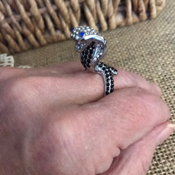 3D Snake  Ring Austrian Crystal & Stainless Steel - Picture 3 of 6